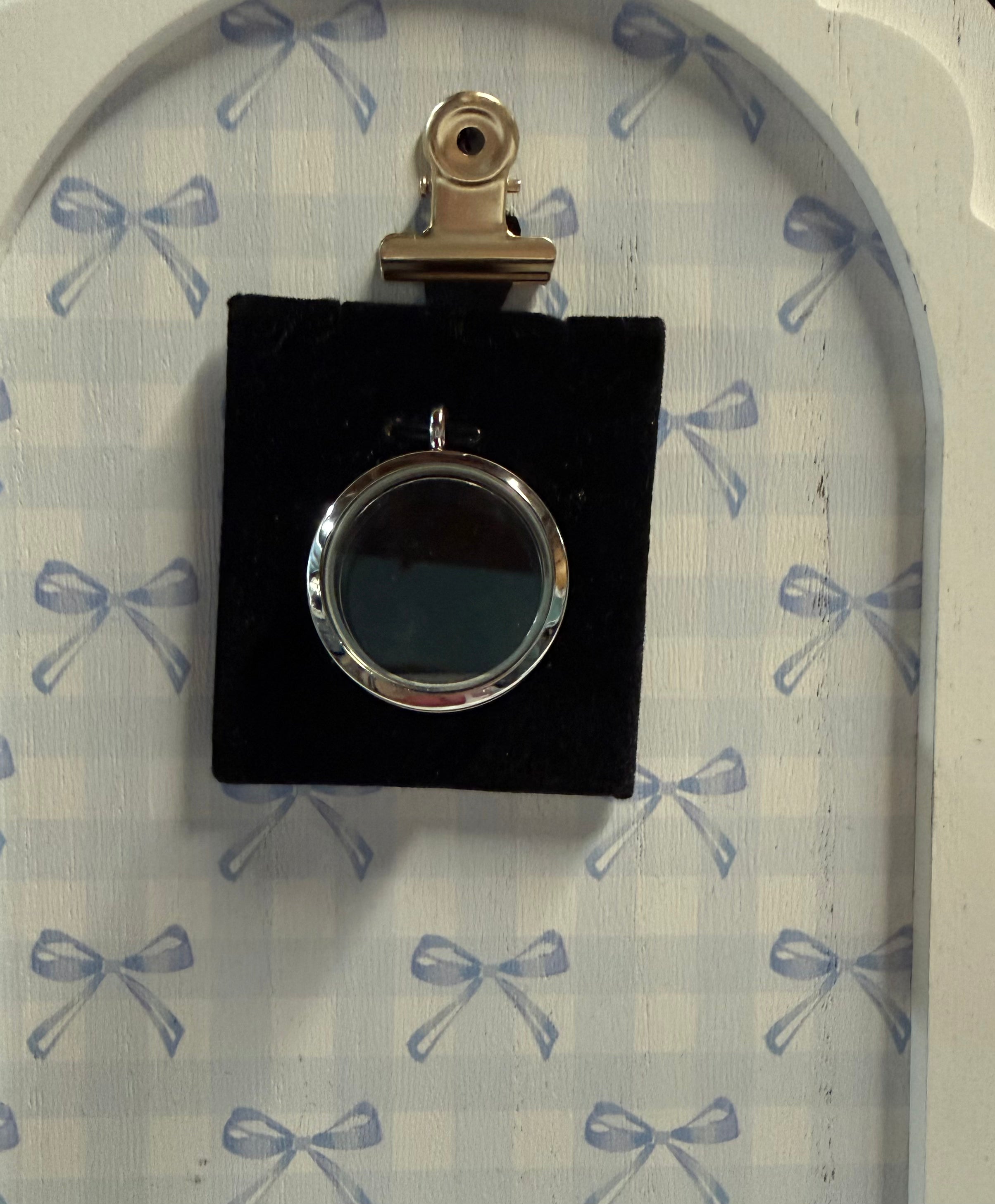 L-600: Silver Locket