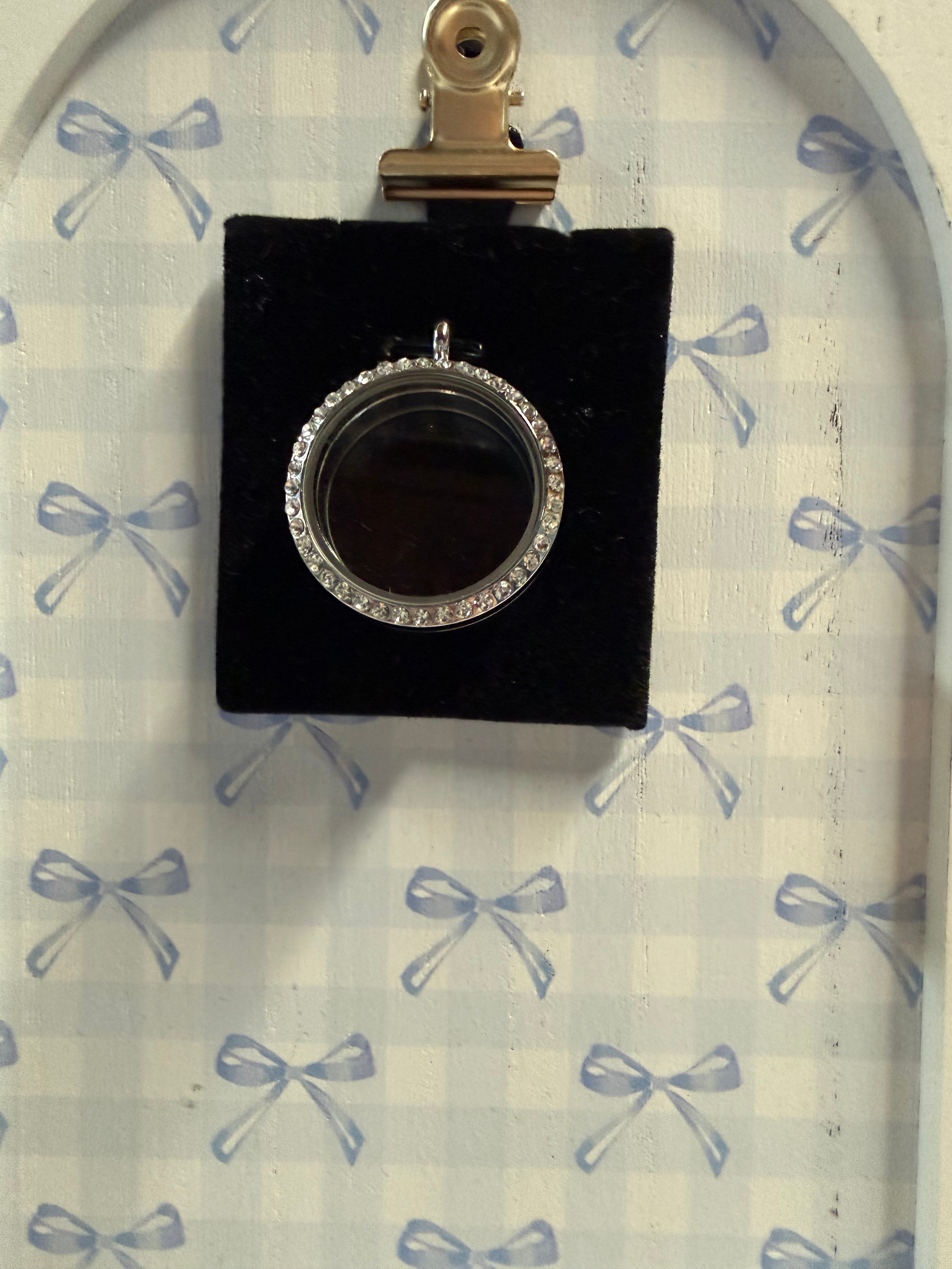 L-601:  Clear Rhinestone Locket